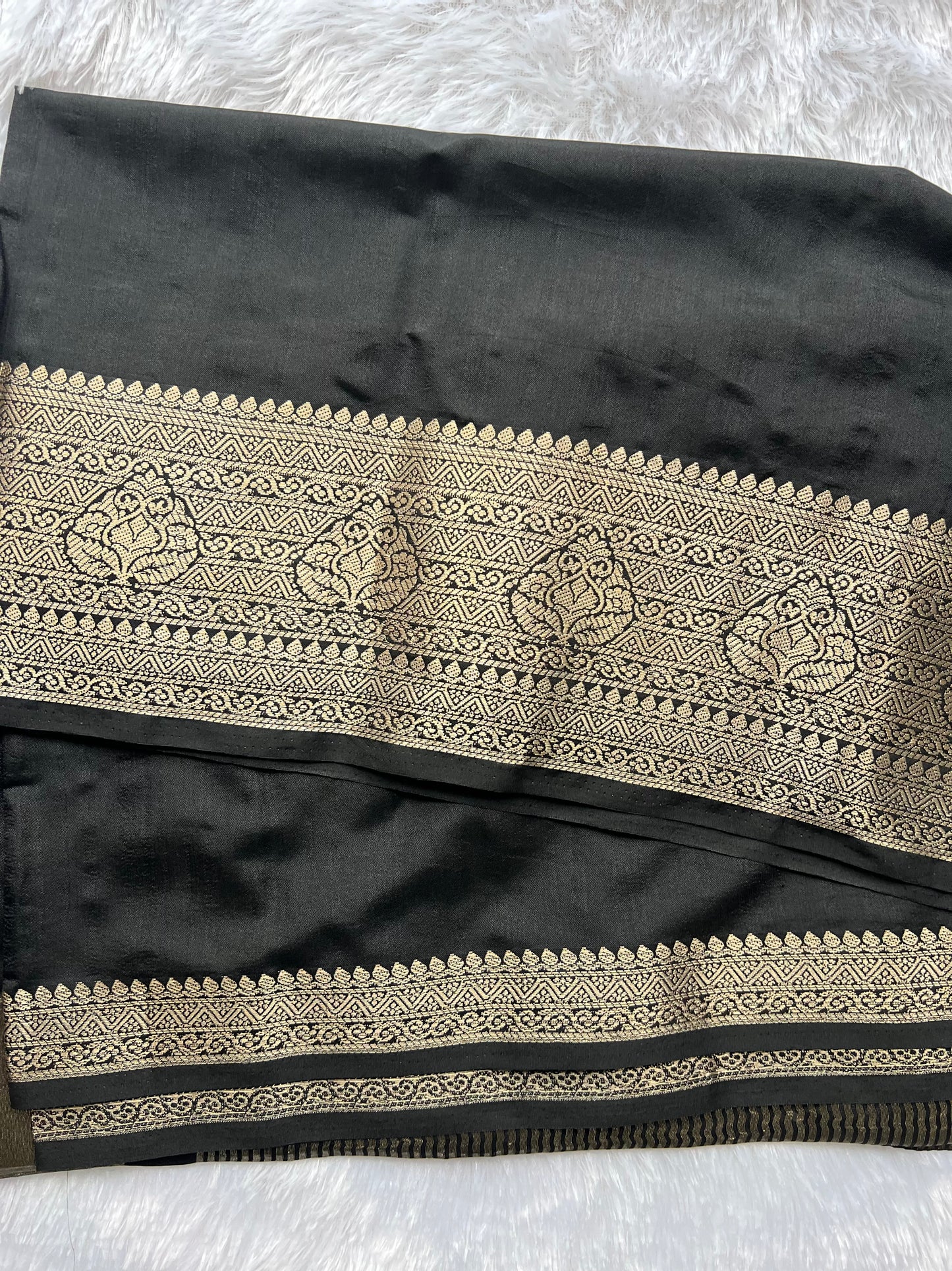 Raat Ki Raani Semi Crepe Silk Saree